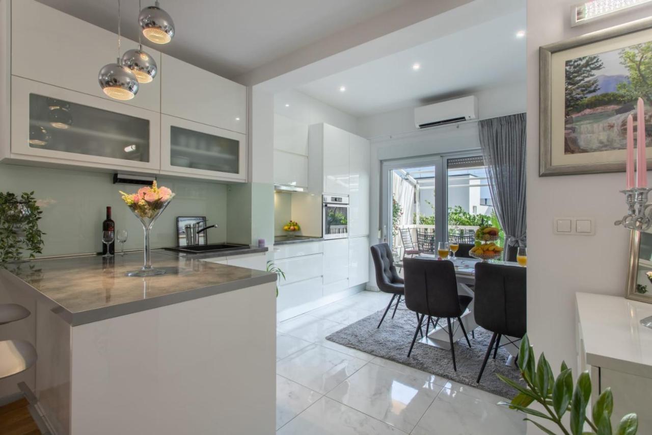 Lux Apartment Ema Каштела Екстер'єр фото