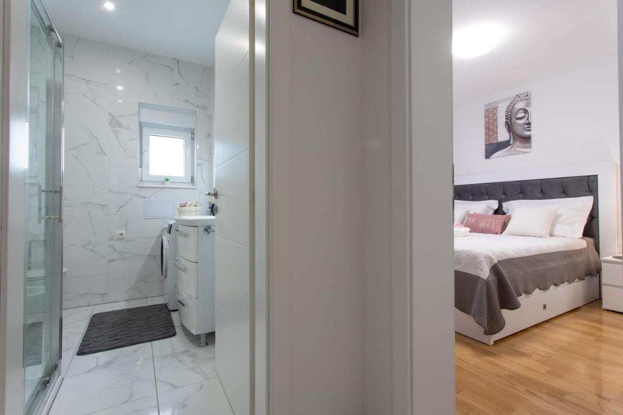 Lux Apartment Ema Каштела Екстер'єр фото