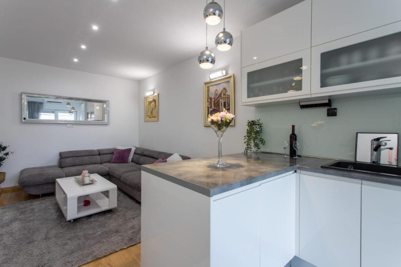 Lux Apartment Ema Каштела Екстер'єр фото